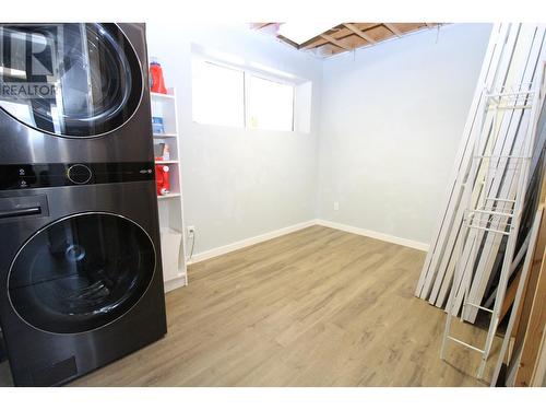211 Crysdale Drive, Mackenzie, BC - Indoor Photo Showing Laundry Room