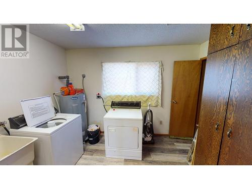 4473-4477 10Th Avenue, New Hazelton, BC - Indoor Photo Showing Laundry Room