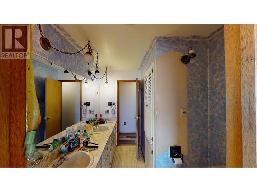 4473-4477 10Th Avenue, New Hazelton, BC - Indoor Photo Showing Bathroom