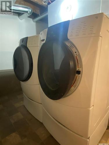 651 101St Street, North Battleford, SK - Indoor Photo Showing Laundry Room
