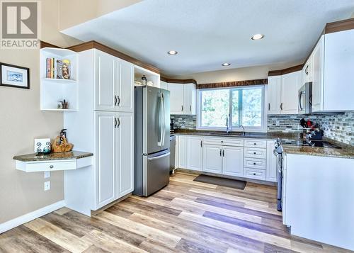 107 Eagle Drive Lot# 25, Kaleden, BC - Indoor Photo Showing Living Room With Fireplace