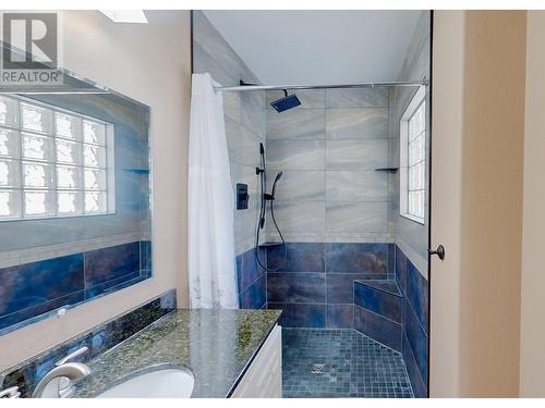 107 Eagle Drive, Kaleden, BC - Indoor Photo Showing Bathroom