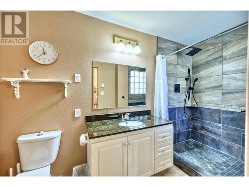 107 Eagle Drive, Kaleden, BC - Indoor Photo Showing Bathroom