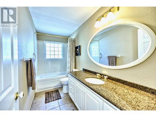 107 Eagle Drive, Kaleden, BC - Indoor Photo Showing Bathroom