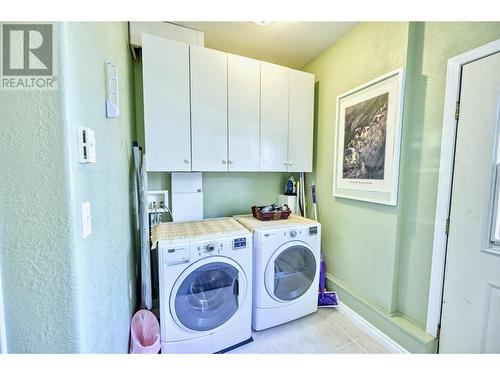 107 Eagle Drive, Kaleden, BC - Indoor Photo Showing Laundry Room