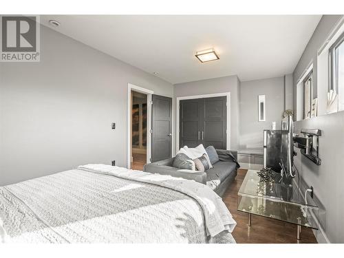 7375 Pointe Sage Drive, Coldstream, BC - Indoor Photo Showing Bedroom