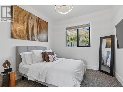 7375 Pointe Sage Drive, Coldstream, BC - Indoor Photo Showing Bedroom