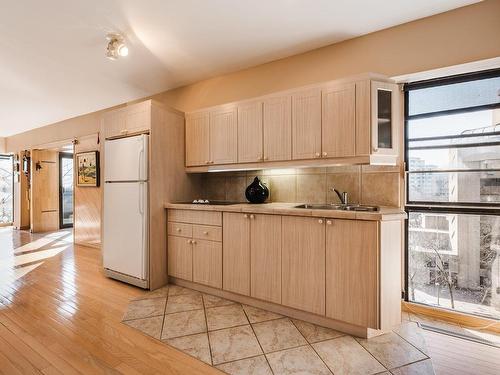 Cuisine - 634-2600 Av. Pierre-Dupuy, Montréal (Ville-Marie), QC - Indoor Photo Showing Kitchen With Double Sink