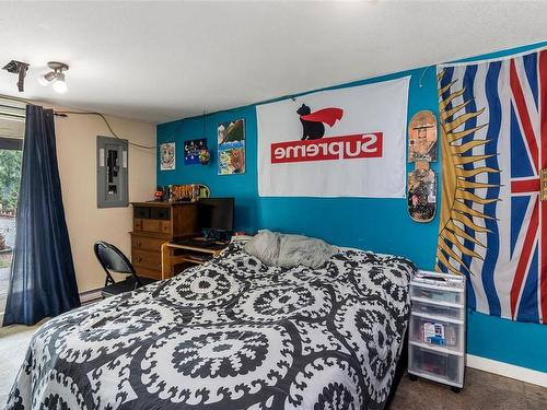 4553/4555 Cowichan Lake Rd, Duncan, BC - Indoor Photo Showing Bedroom