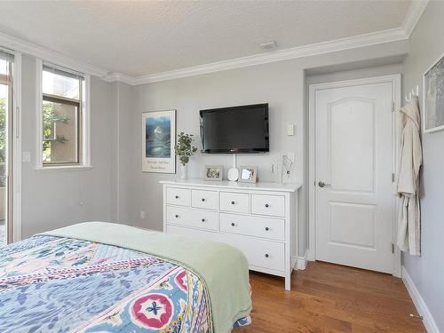 101-605 Douglas St, Victoria, BC - Indoor Photo Showing Bedroom