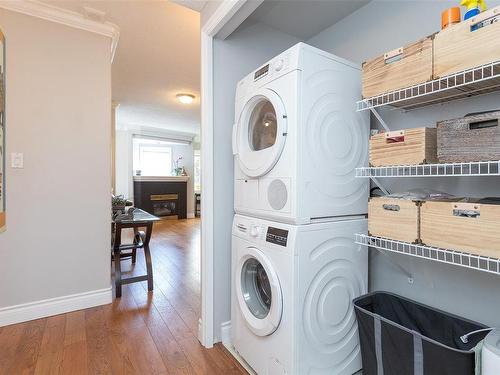 101-605 Douglas St, Victoria, BC - Indoor Photo Showing Laundry Room