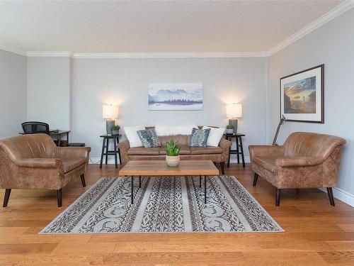 101-605 Douglas St, Victoria, BC - Indoor Photo Showing Living Room