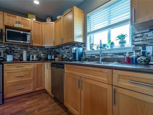 749 Timberline Dr, Campbell River, BC - Indoor Photo Showing Kitchen With Double Sink