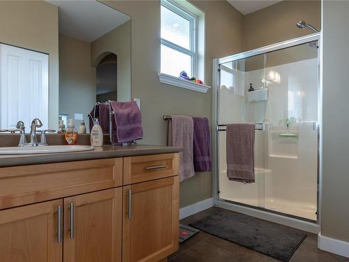 749 Timberline Dr, Campbell River, BC - Indoor Photo Showing Bathroom