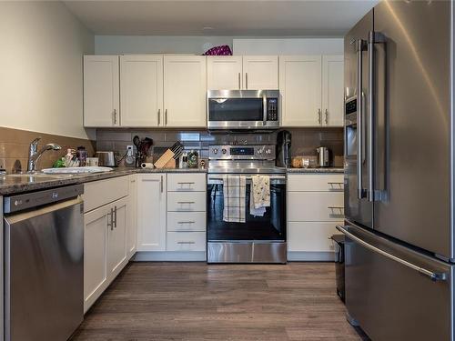 749 Timberline Dr, Campbell River, BC - Indoor Photo Showing Kitchen