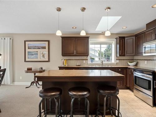 6100 Janelle Pl, Nanaimo, BC - Indoor Photo Showing Kitchen