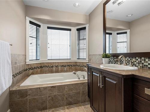 6100 Janelle Pl, Nanaimo, BC - Indoor Photo Showing Bathroom