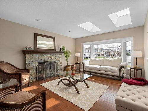 6100 Janelle Pl, Nanaimo, BC - Indoor Photo Showing Living Room With Fireplace
