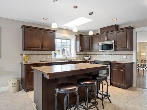 6100 Janelle Pl, Nanaimo, BC - Indoor Photo Showing Kitchen With Upgraded Kitchen