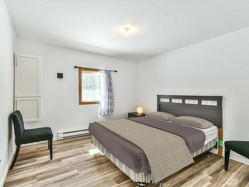 Chambre Ã Â coucher - 223 Ch. Val-Mont, Val-Des-Lacs, QC - Indoor Photo Showing Bedroom