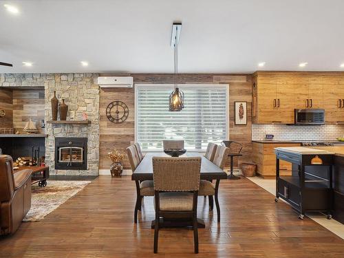 Dining room - 85 Rue Selesse, Saint-Donat, QC - Indoor With Fireplace