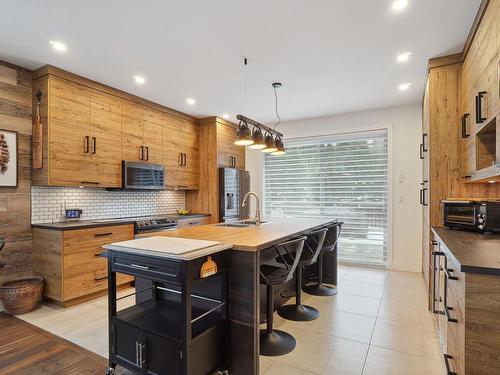 Kitchen - 85 Rue Selesse, Saint-Donat, QC - Indoor Photo Showing Kitchen With Upgraded Kitchen