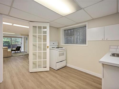 1615 Venlaw Rd, Nanaimo, BC - Indoor Photo Showing Kitchen
