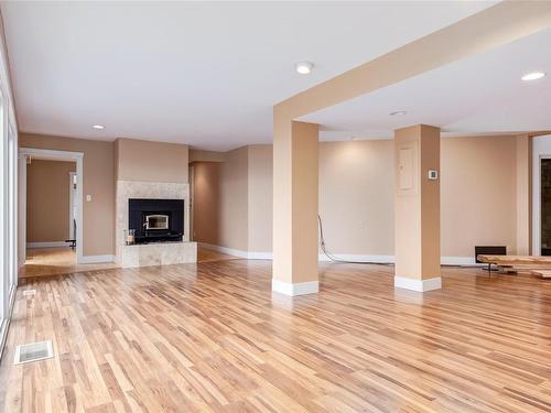 3574 Oakridge Dr, Nanaimo, BC - Indoor With Fireplace