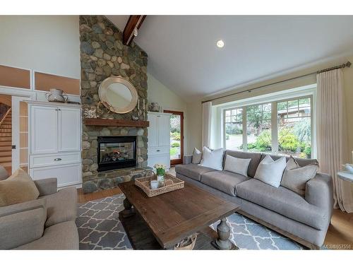 933 Matticks Wood Lane, Saanich, BC - Indoor Photo Showing Living Room With Fireplace