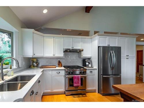 933 Matticks Wood Lane, Saanich, BC - Indoor Photo Showing Kitchen With Double Sink