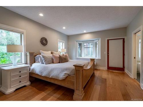 933 Matticks Wood Lane, Saanich, BC - Indoor Photo Showing Bedroom