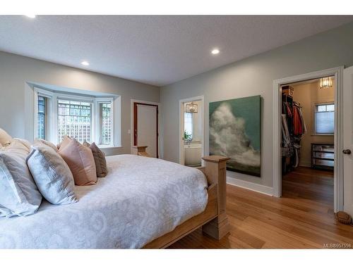 933 Matticks Wood Lane, Saanich, BC - Indoor Photo Showing Bedroom