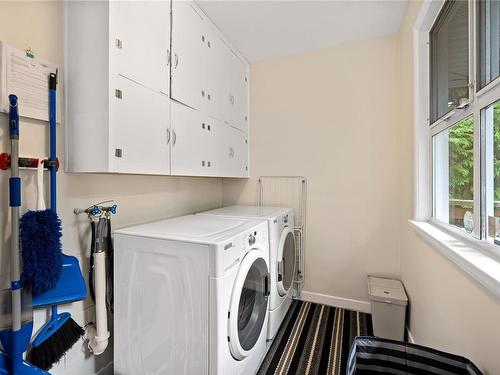 1615 Venlaw Rd, Nanaimo, BC - Indoor Photo Showing Laundry Room