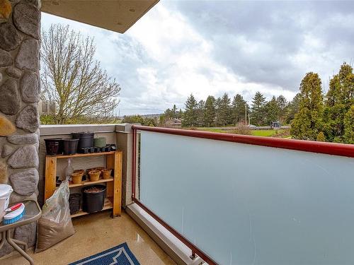 203-7843 East Saanich Rd, Central Saanich, BC - Outdoor