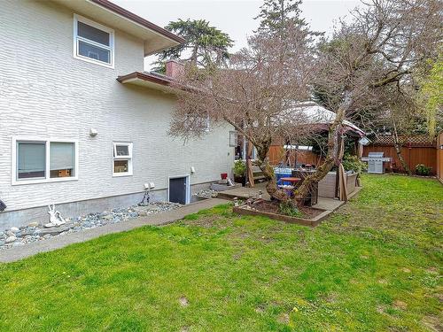 323 Benhomer Dr, Colwood, BC - Outdoor