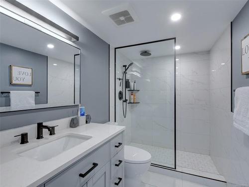 303-1015 Pandora Ave, Victoria, BC - Indoor Photo Showing Bathroom