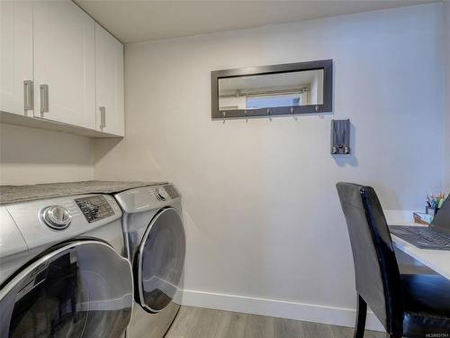 303-1015 Pandora Ave, Victoria, BC - Indoor Photo Showing Laundry Room
