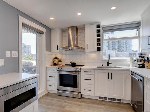 303-1015 Pandora Ave, Victoria, BC - Indoor Photo Showing Kitchen With Upgraded Kitchen