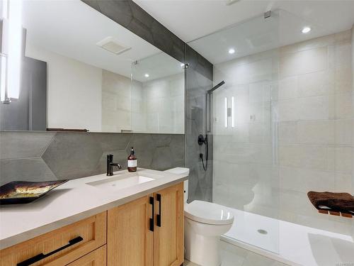 1493 Pebble Pl, Langford, BC - Indoor Photo Showing Bathroom