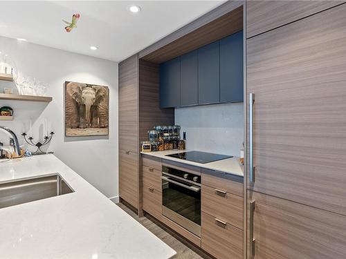 309-848 Yates St, Victoria, BC - Indoor Photo Showing Kitchen With Upgraded Kitchen