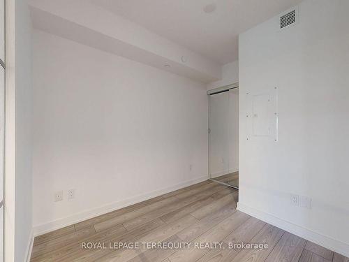 809-8 Tippett Rd, Toronto, ON - Indoor Photo Showing Other Room