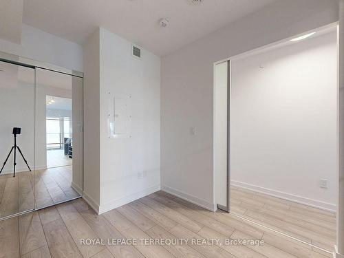 809-8 Tippett Rd, Toronto, ON - Indoor Photo Showing Other Room