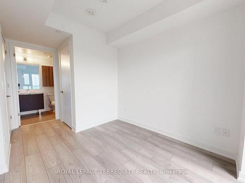 809-8 Tippett Rd, Toronto, ON - Indoor Photo Showing Other Room