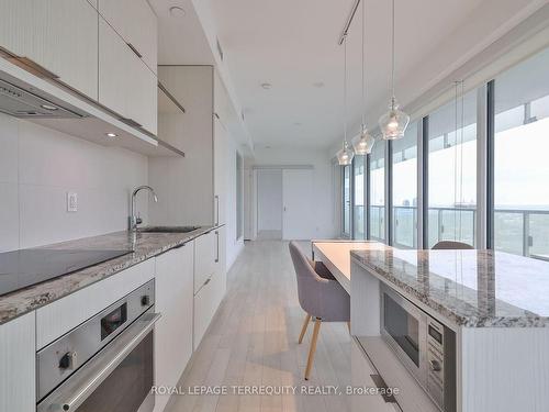 2709-197 Yonge St, Toronto, ON - Indoor Photo Showing Kitchen With Upgraded Kitchen