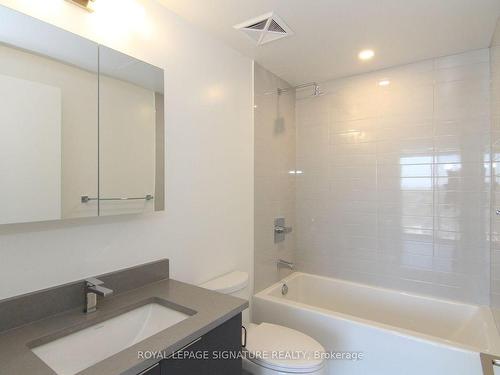 1911-2033 Kennedy Rd, Toronto, ON - Indoor Photo Showing Bathroom