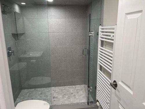 Lower-58 Glenholme Ave, Toronto, ON - Indoor Photo Showing Bathroom