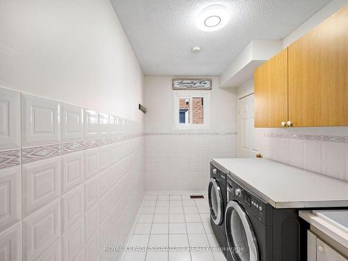 316 Wendron Cres, Mississauga, ON - Indoor Photo Showing Laundry Room