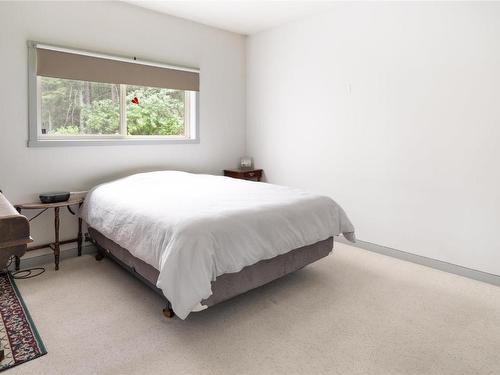 3410 Preston Road, West Kelowna, BC - Indoor Photo Showing Bedroom