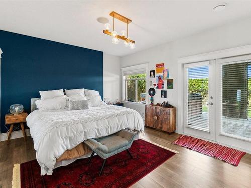 698 Devonian Avenue, Kelowna, BC - Indoor Photo Showing Bedroom
