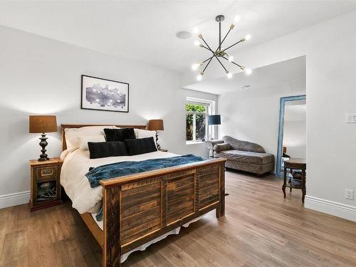 698 Devonian Avenue, Kelowna, BC - Indoor Photo Showing Bedroom